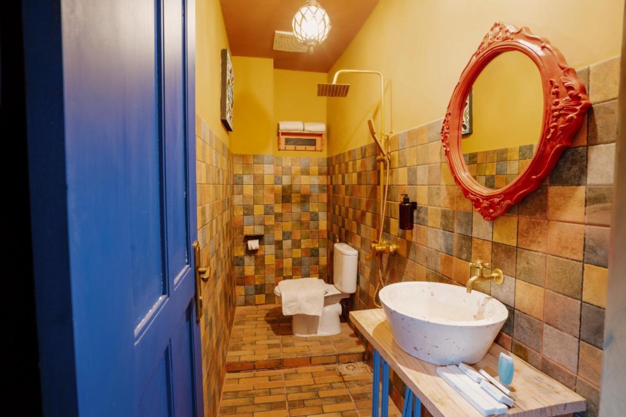 Por Aqui Stay & Dine 요그야카르타 외부 사진
