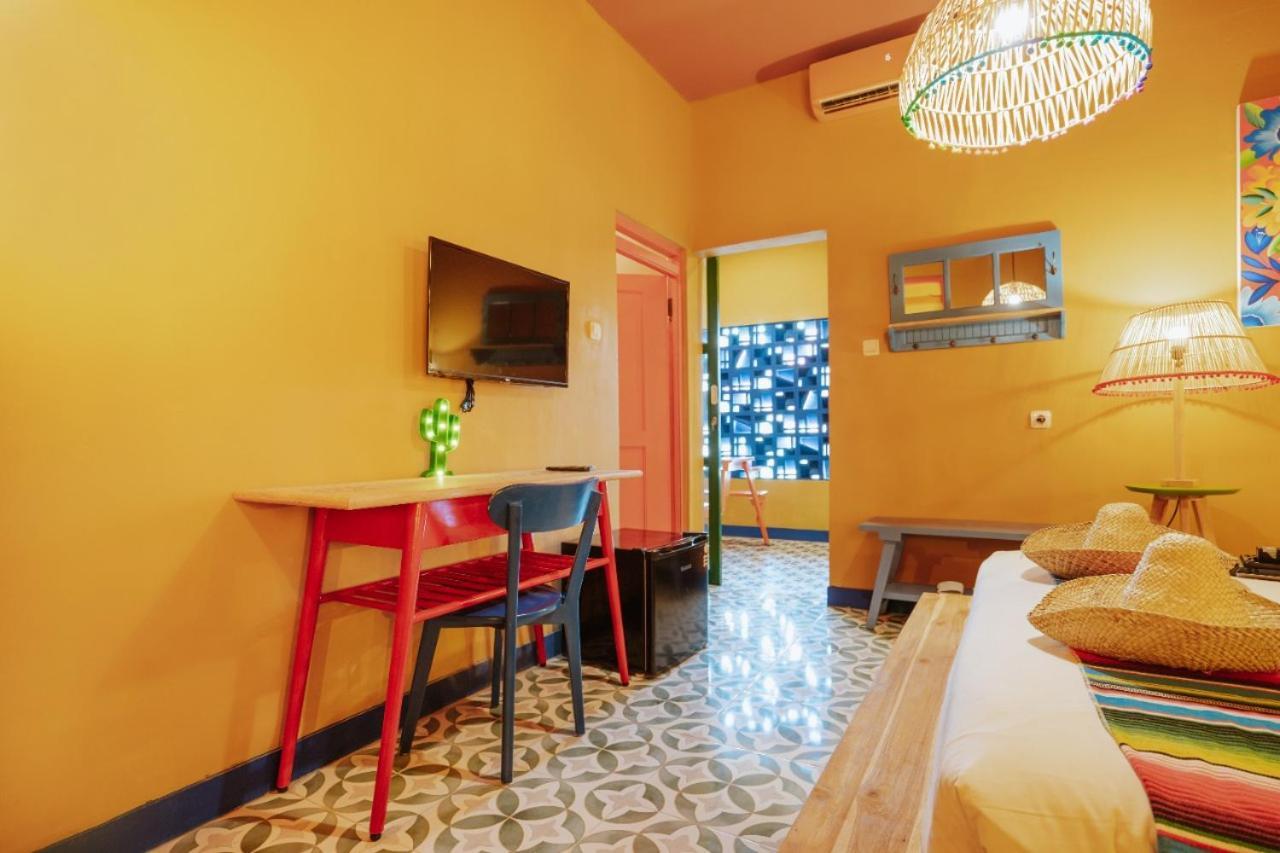 Por Aqui Stay & Dine 요그야카르타 외부 사진